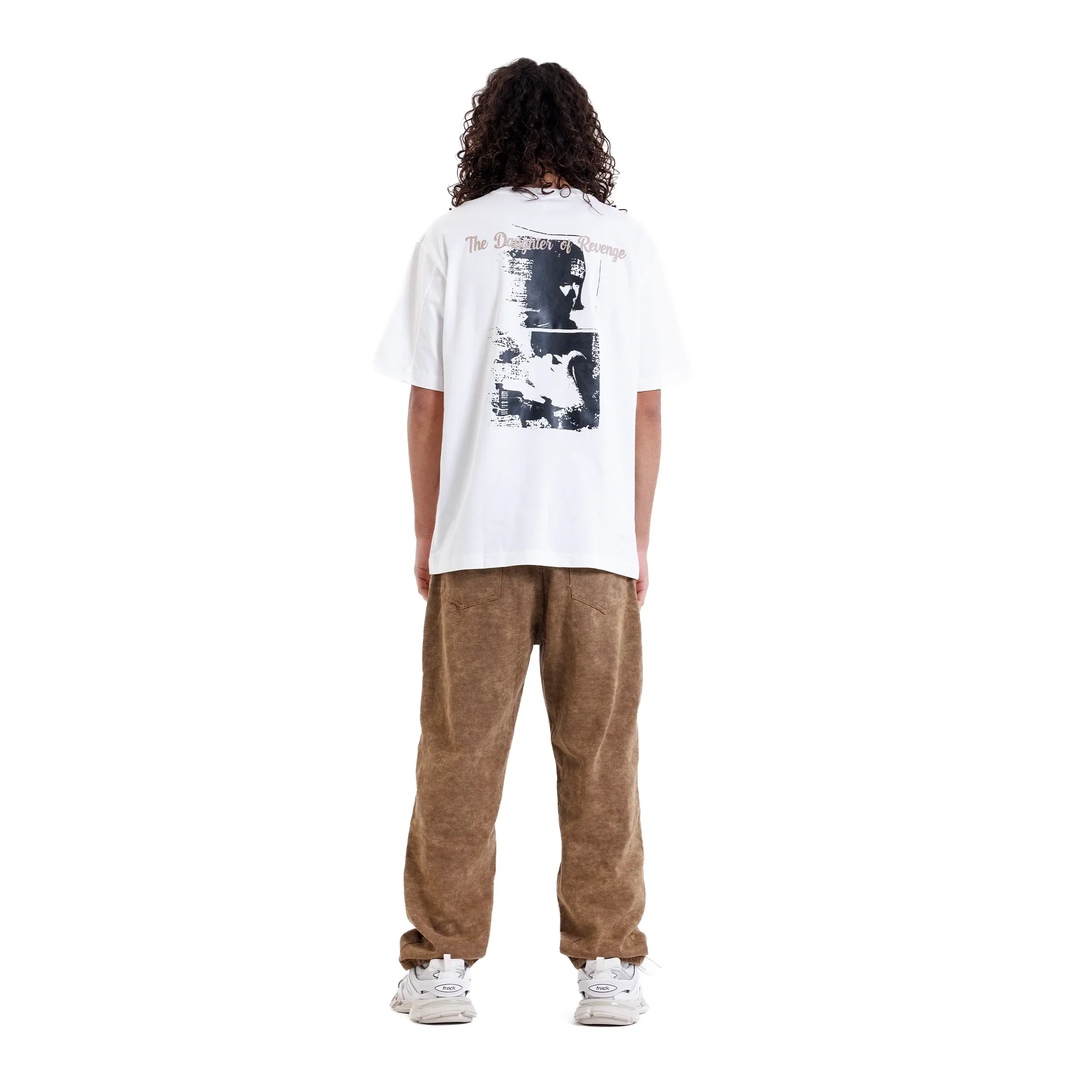 Cineiaa Graphic Tee - Image 15